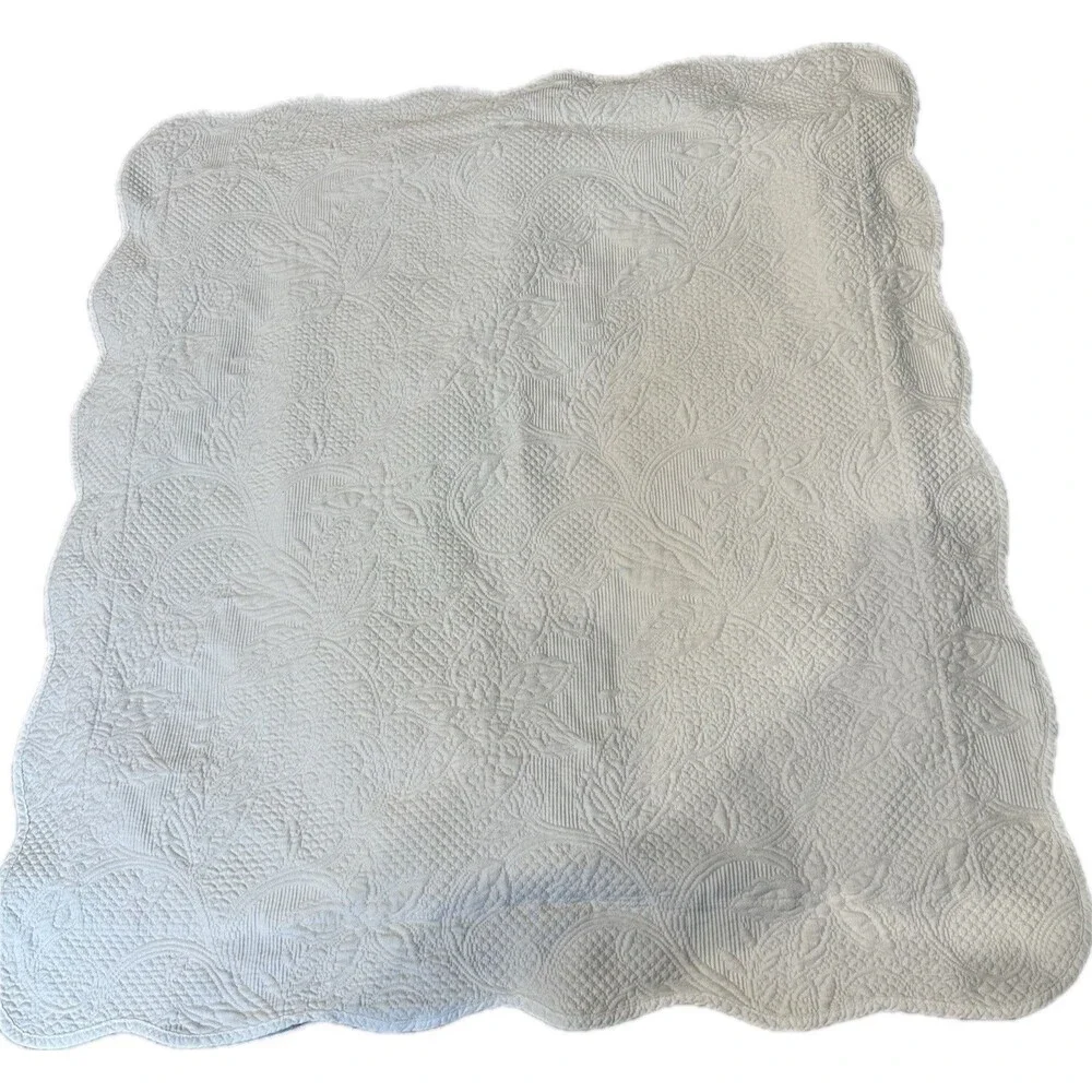 Nancy Koltes Italy Off White Matelasse Euro Pillow Shams Pair Scalloped 25x29